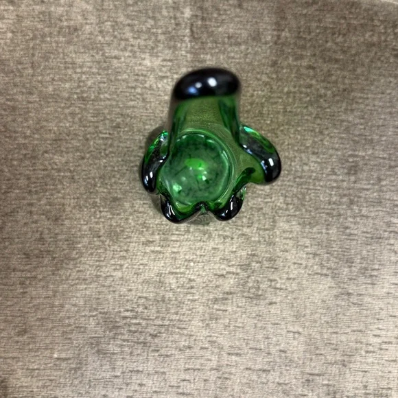 Vintage MCM Green Art Glass Five Finger Swung Vase Appx. 10” Taiwan. - Picture 5 of 9